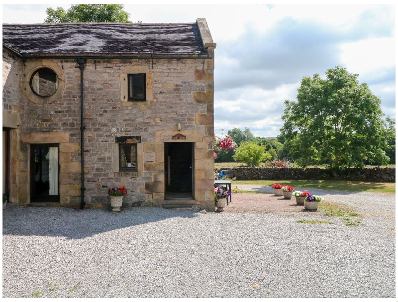 East Cawlow Barn a holiday cottage rental for 4 in Hulme End, 