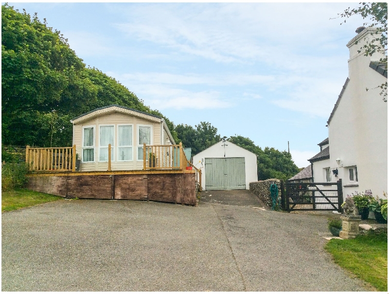 Lodge a holiday cottage rental for 4 in Llaneilian, 