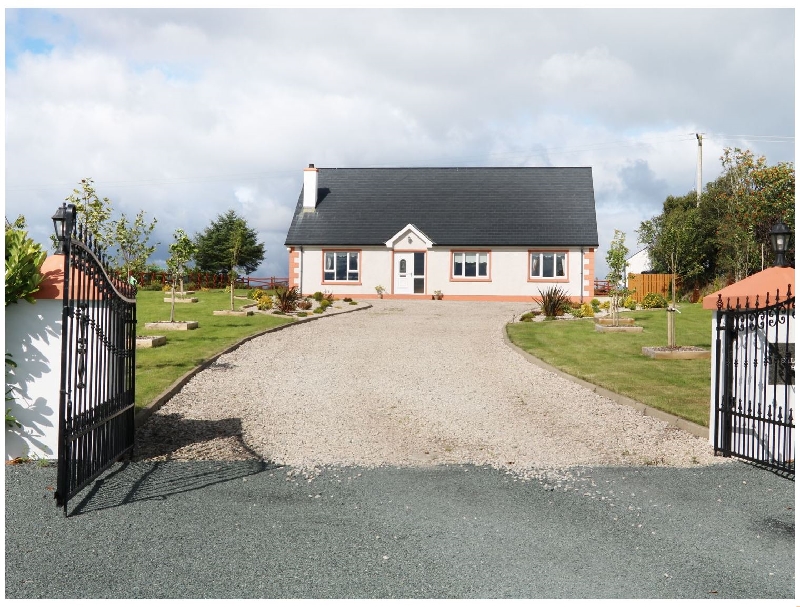 Sallywood House a holiday cottage rental for 10 in Ballybofey, 