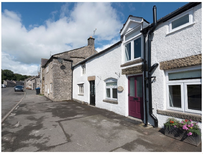 Owl Cottage a holiday cottage rental for 4 in Tideswell, 
