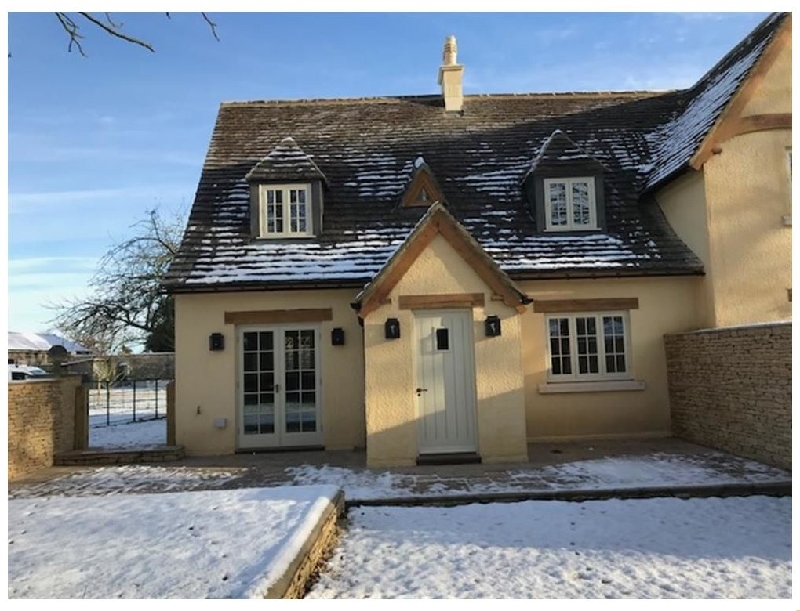 The Henhouse a holiday cottage rental for 4 in Tetbury, 
