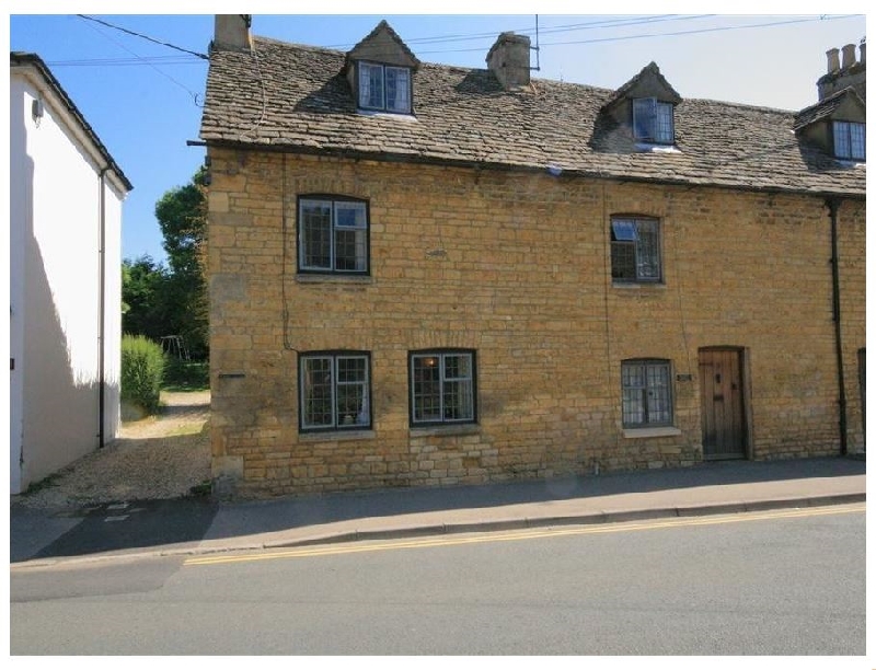 Newbury Cottage a holiday cottage rental for 4 in Bourton-On-The-Water, 