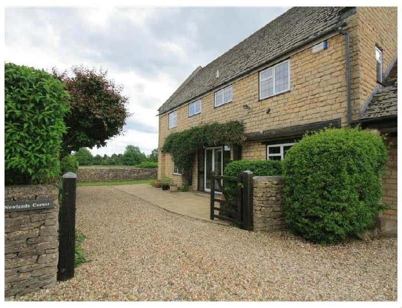 Newlands Corner a holiday cottage rental for 6 in Bourton-On-The-Water, 