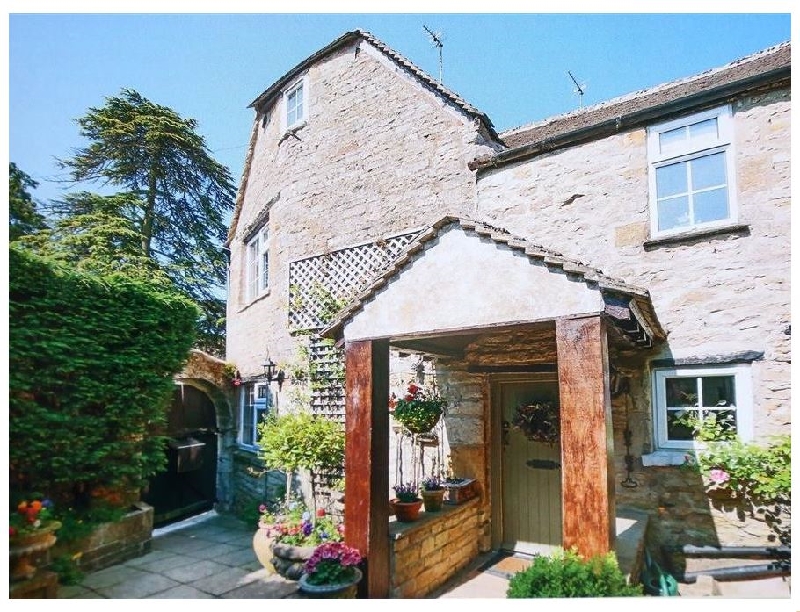 Pike Cottage a holiday cottage rental for 7 in Stow-On-The-Wold, 
