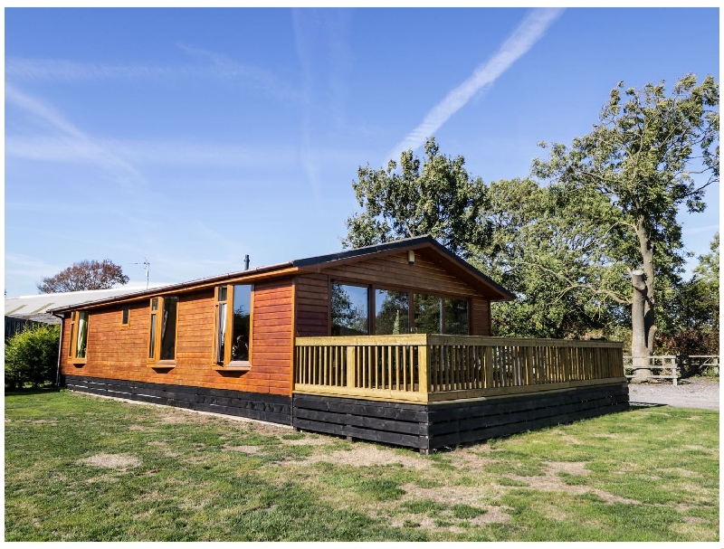 Ash Tree Lodge a holiday cottage rental for 4 in Stamford Bridge, 