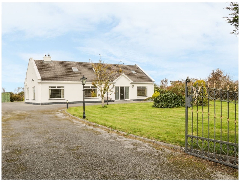 Baile Mhic Airt a holiday cottage rental for 9 in Moycullen, 
