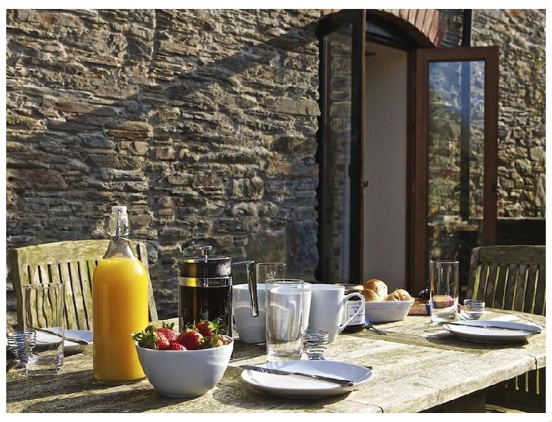 Cowslip Cottage a holiday cottage rental for 6 in Frogmore, 