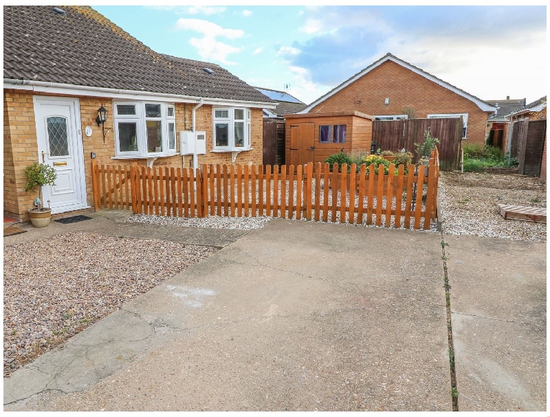 Bumble Bee Cottage a holiday cottage rental for 3 in Skegness, 