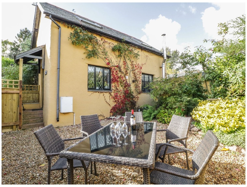 Barn Court Cottage a holiday cottage rental for 4 in Tiverton, 