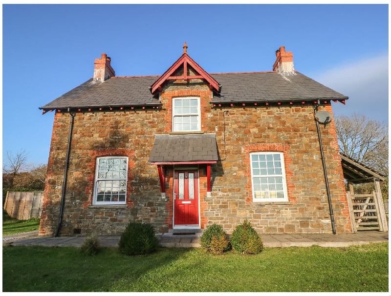 Maesoland Farm a holiday cottage rental for 8 in Laugharne, 