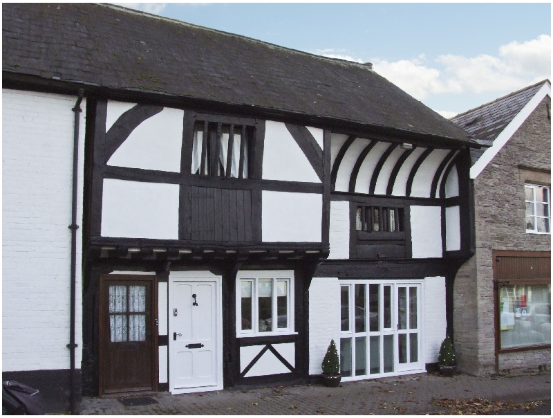The Queen's Truss a holiday cottage rental for 4 in Weobley , 