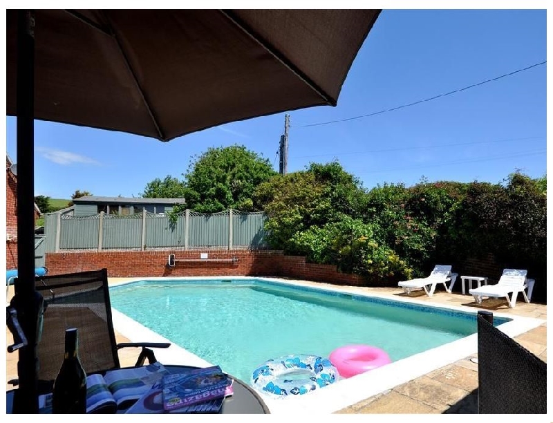 The Beeches a holiday cottage rental for 4 in Burton Bradstock, 