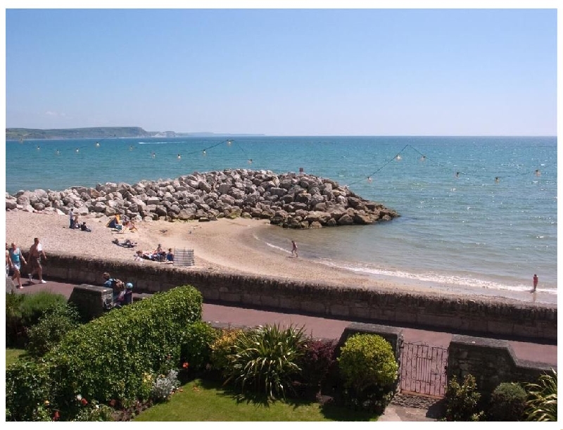 Weymouth Bay Apartment B a holiday cottage rental for 7 in Greenhill, 