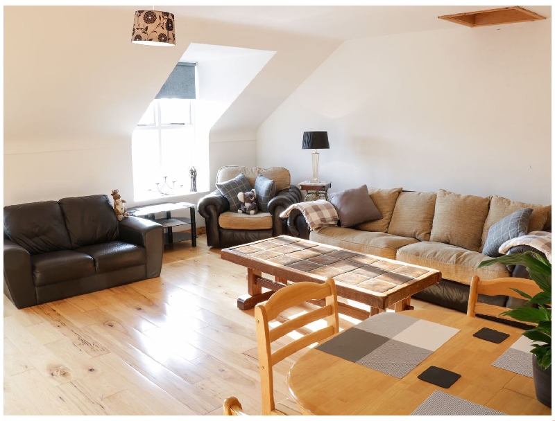 Ballymote Central Apartment a holiday cottage rental for 6 in Ballymote, 