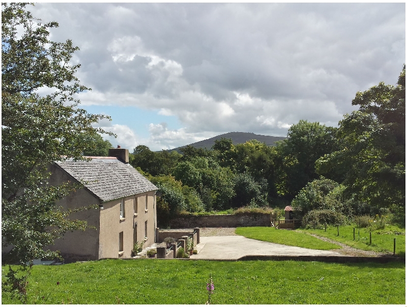 Rhostwarch Old Farm House a holiday cottage rental for 10 in Brynberian, 