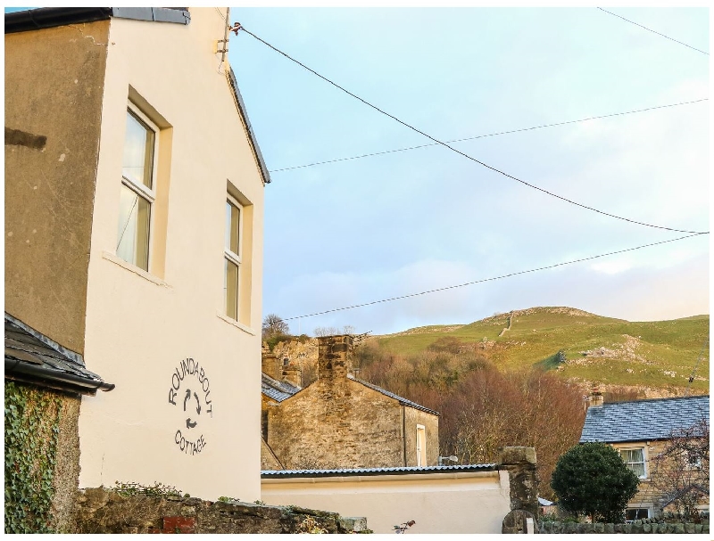 Roundabout Cottage a holiday cottage rental for 4 in Settle, 