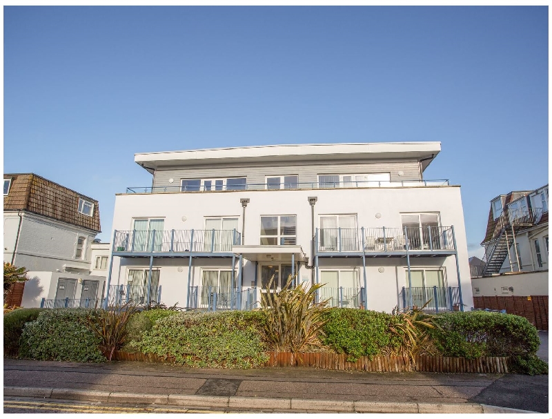 Blue Waters 5 a holiday cottage rental for 4 in Southbourne, 