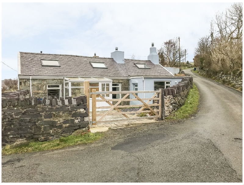 Snowdon View a holiday cottage rental for 6 in Dinorwic, 