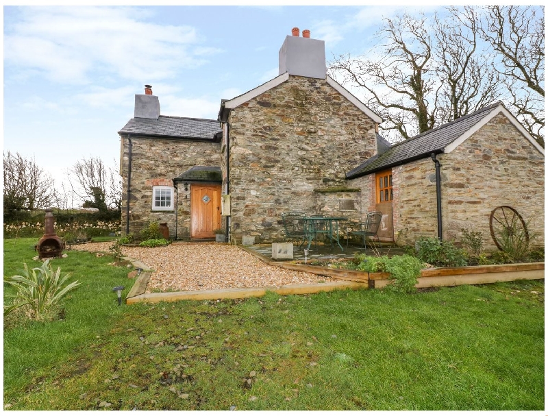 Hallgarden Farmhouse a holiday cottage rental for 5 in Camelford, 