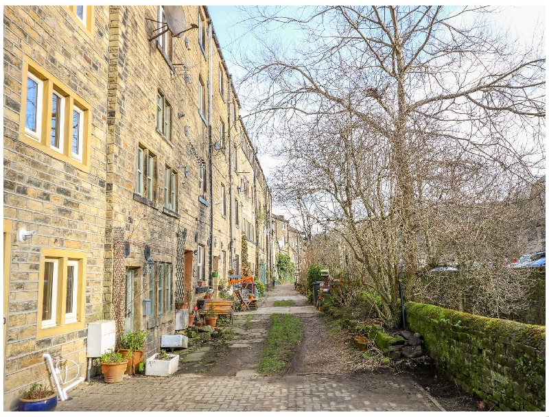 Riverview Cottage a holiday cottage rental for 4 in Holmfirth, 