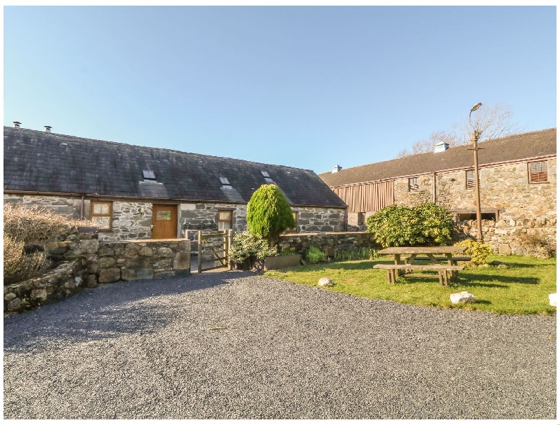 Beudy Bach a holiday cottage rental for 4 in Y Felinheli, 