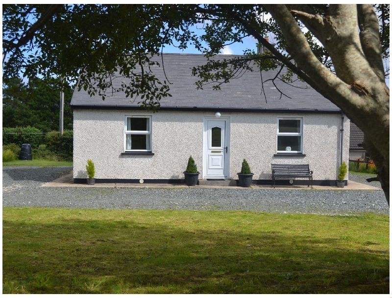 Strand Cottage a holiday cottage rental for 4 in Derrybeg, 