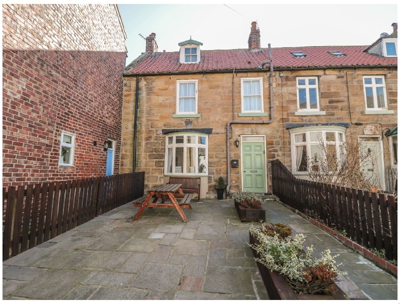 Lynn Cottage a holiday cottage rental for 6 in Staithes, 