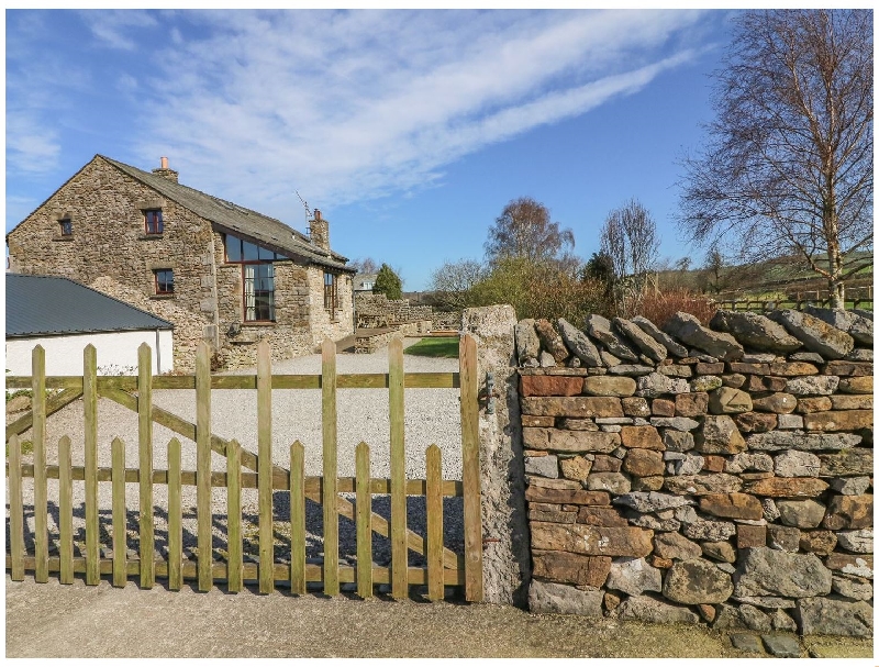 Knott View Barn a holiday cottage rental for 11 in Kirkby Lonsdale, 