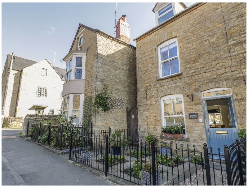Victoria Cottage a holiday cottage rental for 6 in Chipping Norton, 