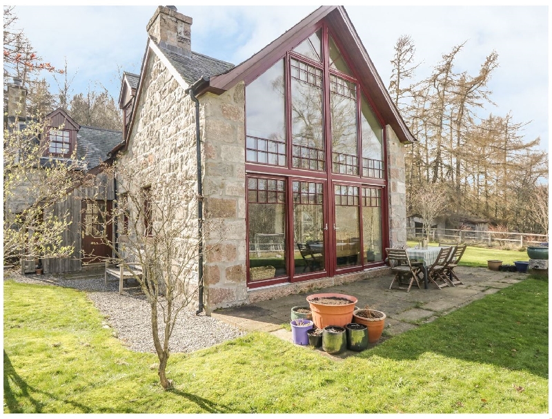 Birch Cottage a holiday cottage rental for 10 in Crathie, 
