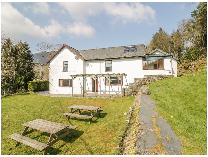 Stiniog Lodge a holiday cottage rental for 12 in Blaenau Ffestiniog, 