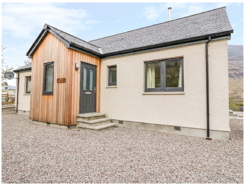 Duich Cottage a holiday cottage rental for 4 in Dornie, 