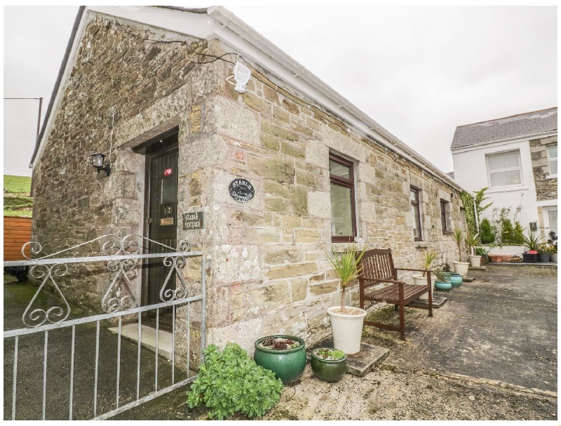 Stable Cottage a holiday cottage rental for 4 in Porth, 