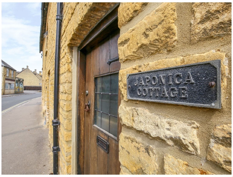 Japonica Cottage a holiday cottage rental for 4 in Bourton-On-The-Water, 