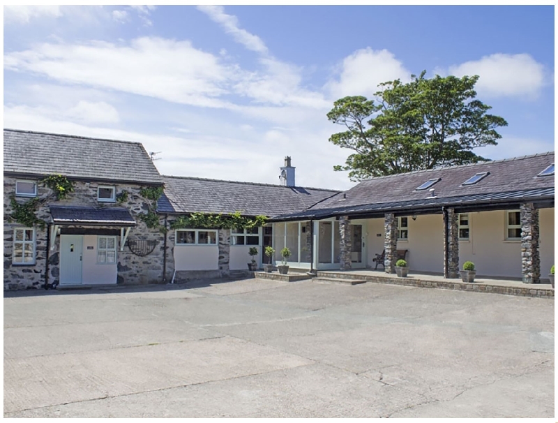 Bryn Eira Stables a holiday cottage rental for 10 in Llanfairpwllgwyngyll, 