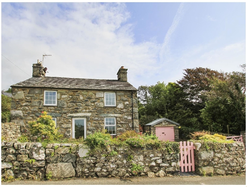 Bwthyn Nain a holiday cottage rental for 4 in Harlech, 