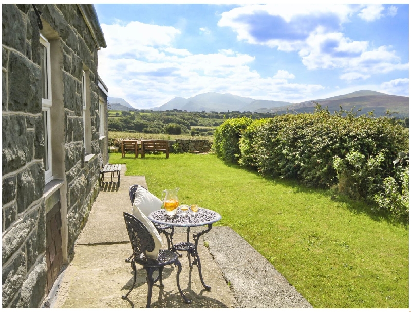 Coed Bolyn Lodge a holiday cottage rental for 6 in Bethel, 