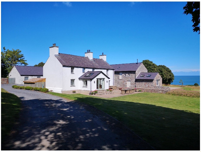 Penrhyn Farm a holiday cottage rental for 8 in Moelfre, 