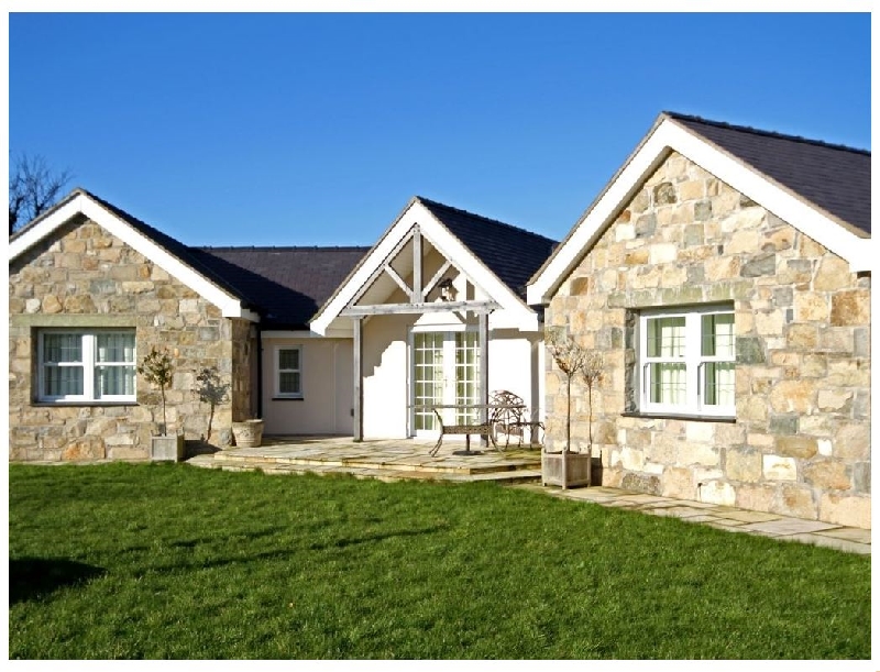 Pen y Bont Bach a holiday cottage rental for 7 in Pentraeth, 