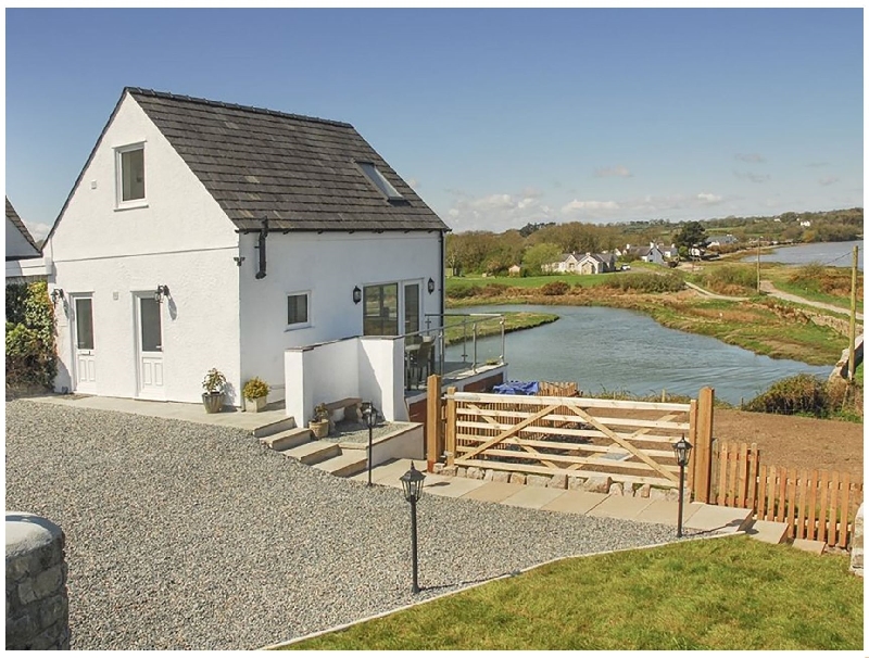 Pen Y Prys a holiday cottage rental for 4 in Red Wharf Bay, 