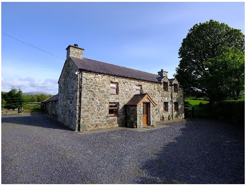 Pen Y Bont a holiday cottage rental for 6 in Pontllyfni, 