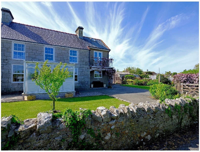 Seiriol View a holiday cottage rental for 6 in Moelfre, 