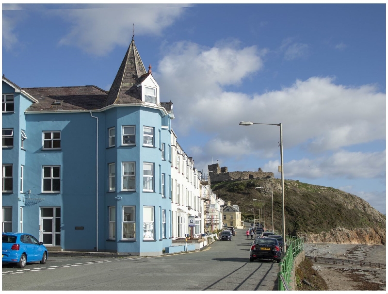 The Towers - Ardudwy a holiday cottage rental for 2 in Criccieth, 