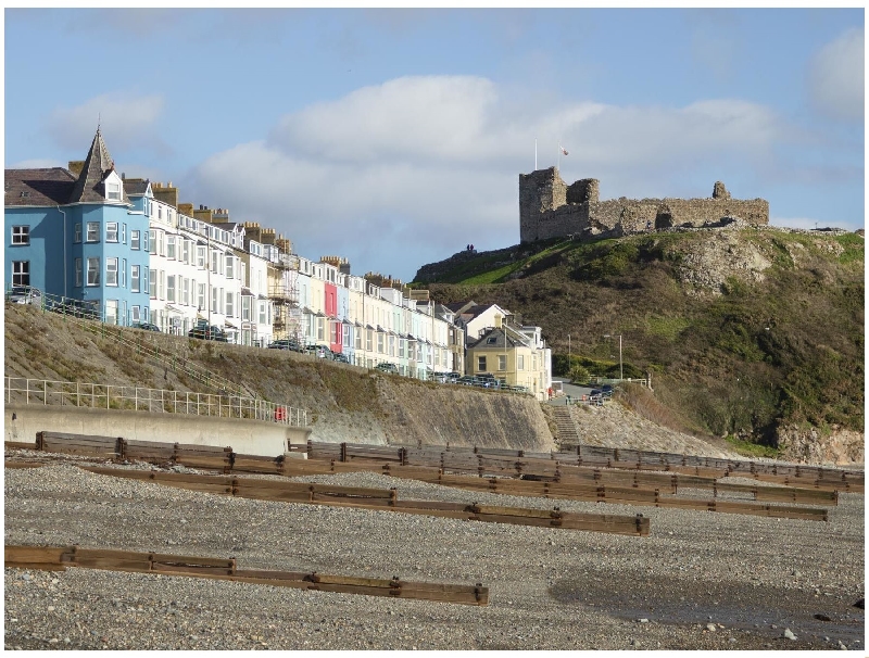 The Towers - Llyn a holiday cottage rental for 2 in Criccieth, 