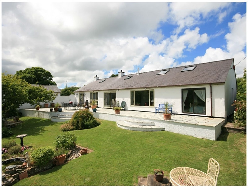 Ty'n Cae a holiday cottage rental for 8 in Red Wharf Bay, 