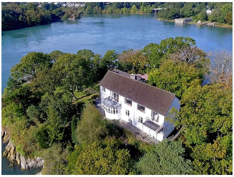 Ynys Castell a holiday cottage rental for 13 in Menai Bridge, 