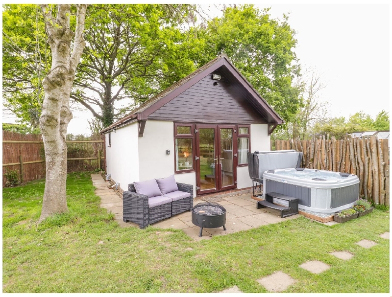 Pheasant Lodge a holiday cottage rental for 2 in Wimborne Minster, 