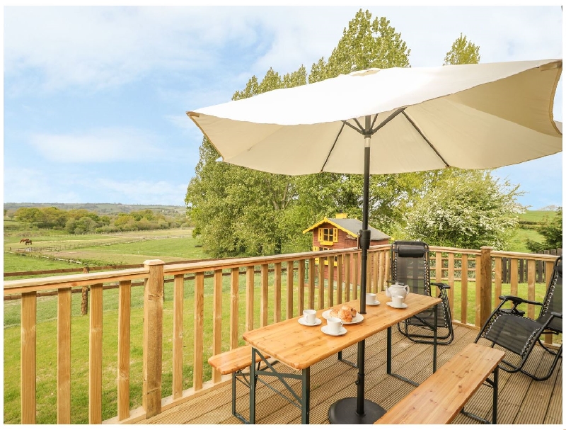 Sunnyside Lodge a holiday cottage rental for 6 in Crewkerne, 