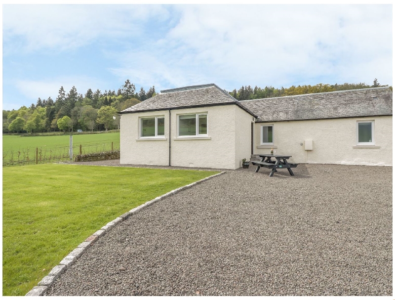 Railway Cottage a holiday cottage rental for 6 in Newtyle, 