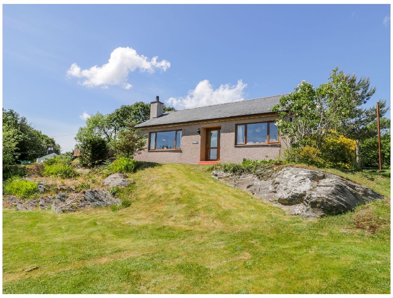 Ceris a holiday cottage rental for 4 in Penrhyndeudraeth, 